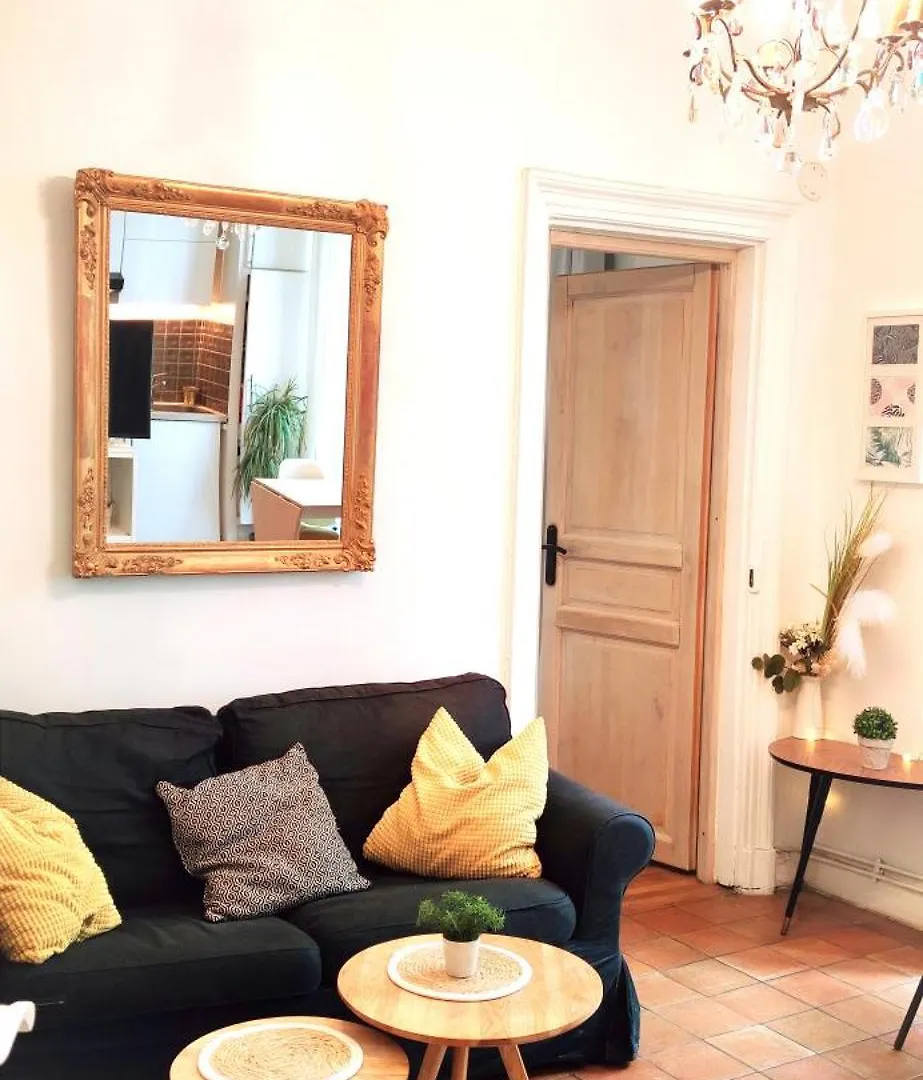 Charming 1 Bedroom In Upper Marais Paris Apartment