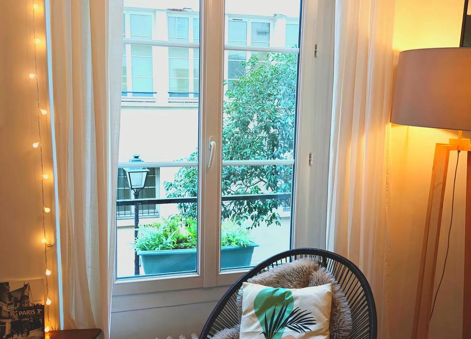 Charming 1 Bedroom In Upper Marais Paris France